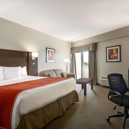 Travelodge Hotel By Wyndham Kingston Lasalle Esterno foto