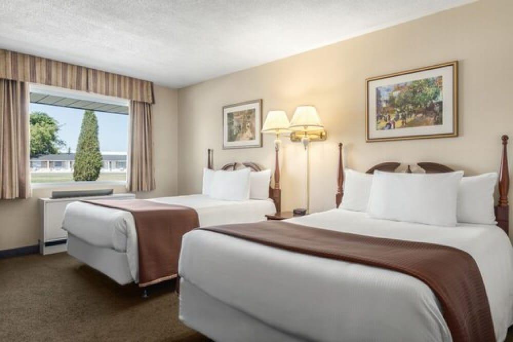 Travelodge Hotel By Wyndham Kingston Lasalle Esterno foto