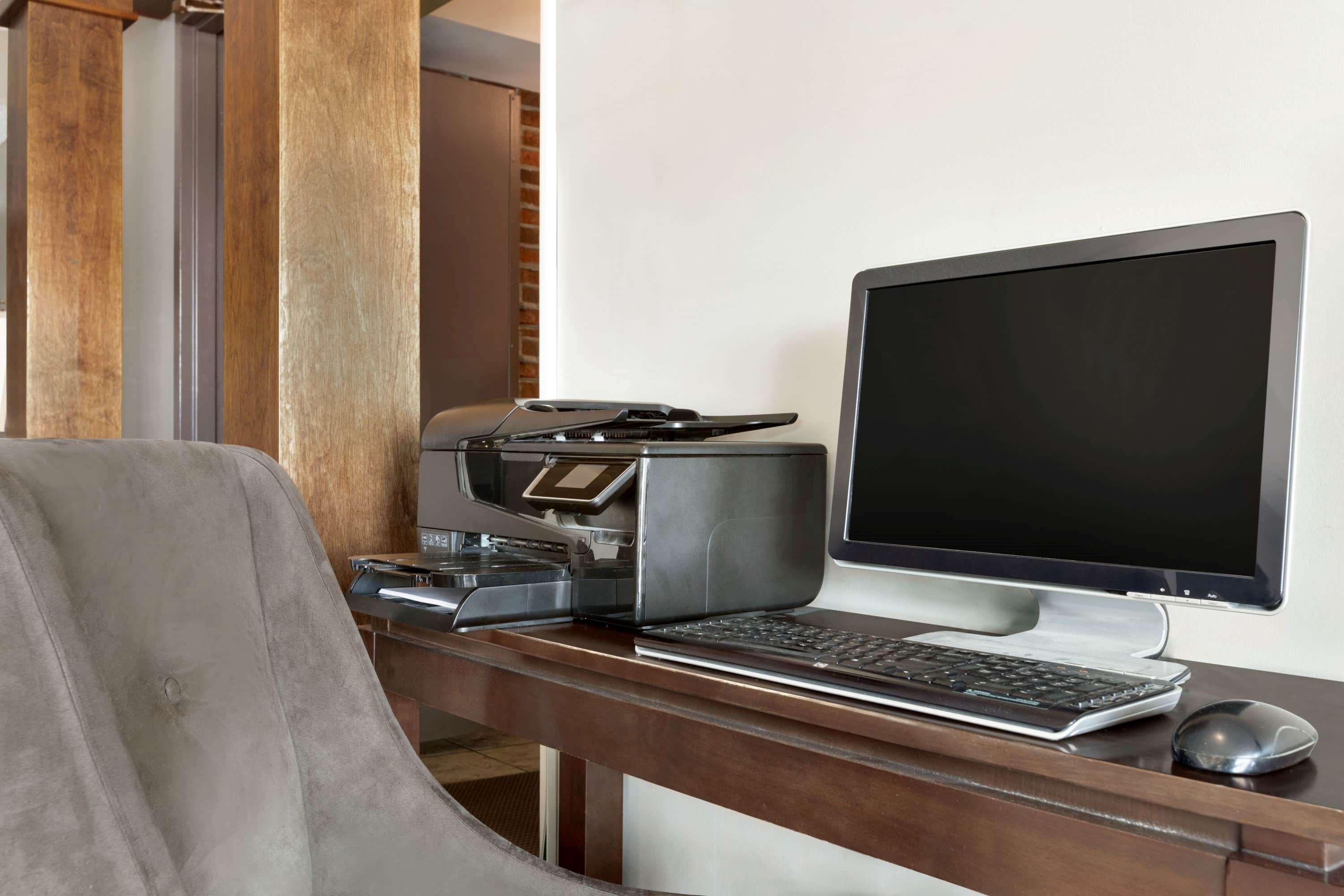 Travelodge Hotel By Wyndham Kingston Lasalle Esterno foto