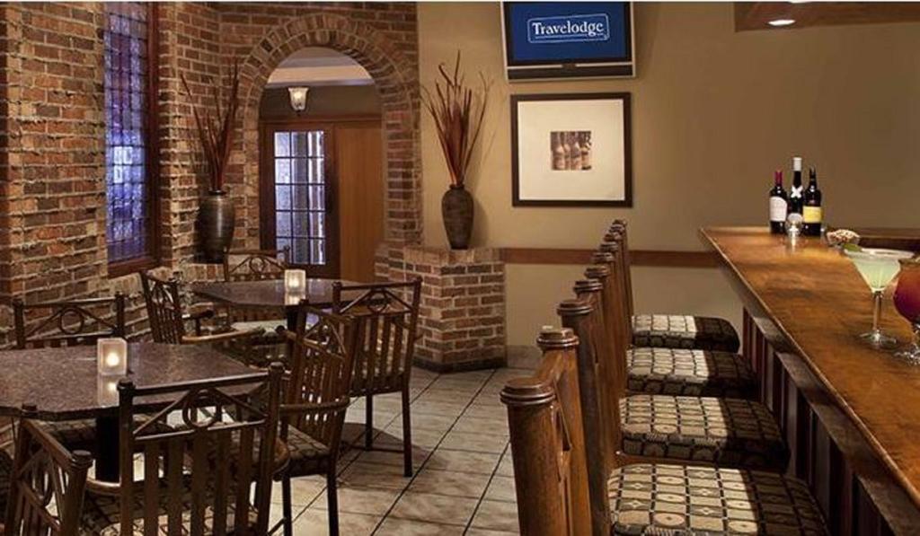 Travelodge Hotel By Wyndham Kingston Lasalle Esterno foto