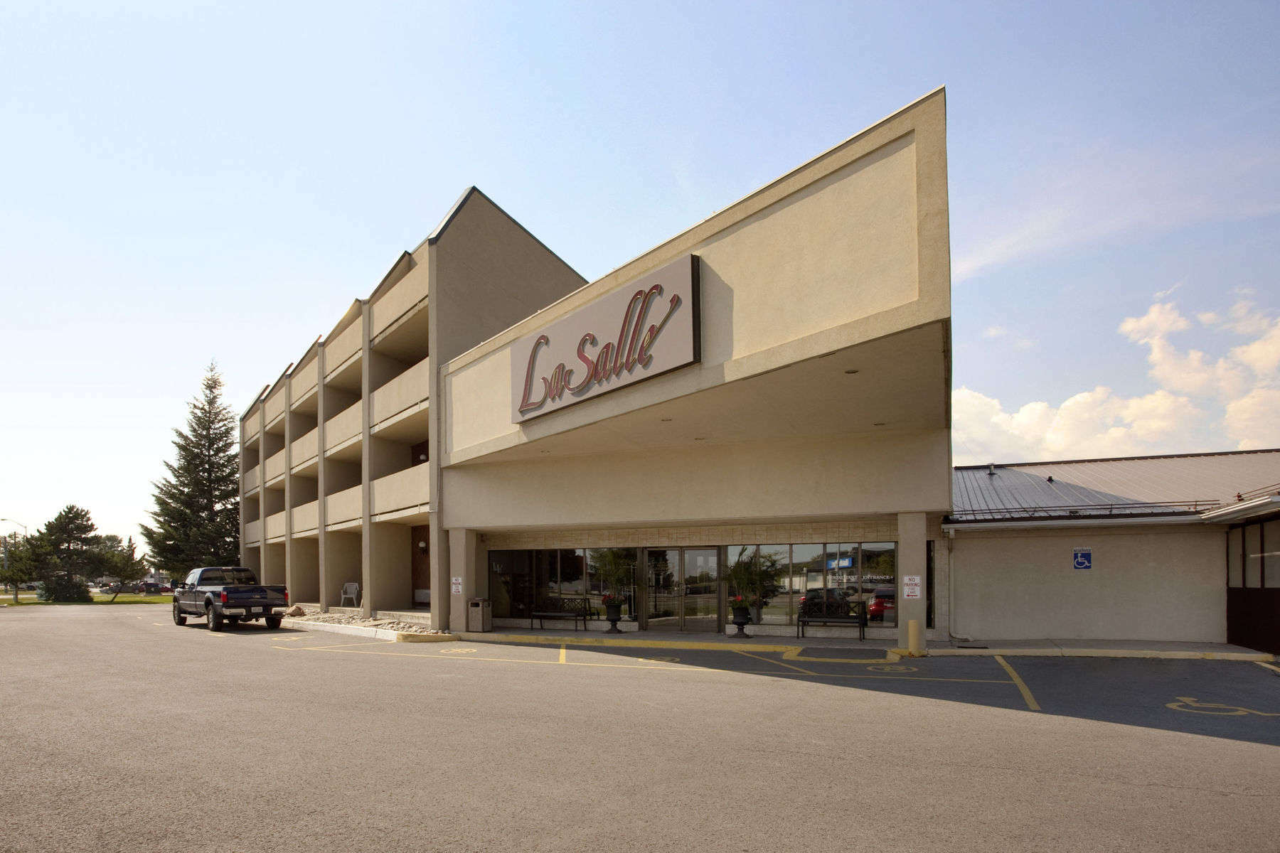 Travelodge Hotel By Wyndham Kingston Lasalle Esterno foto
